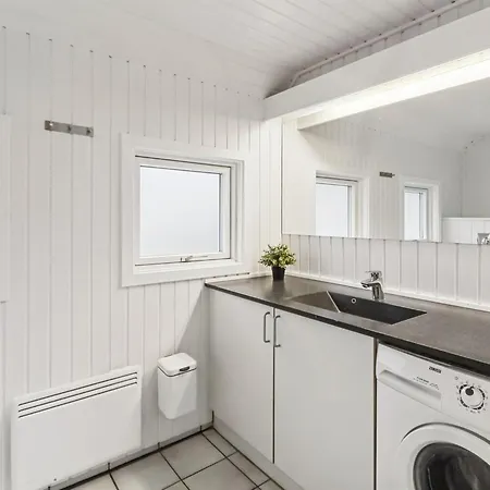 Ferienhaus Ellanor - 1km From The Sea By Interhome *